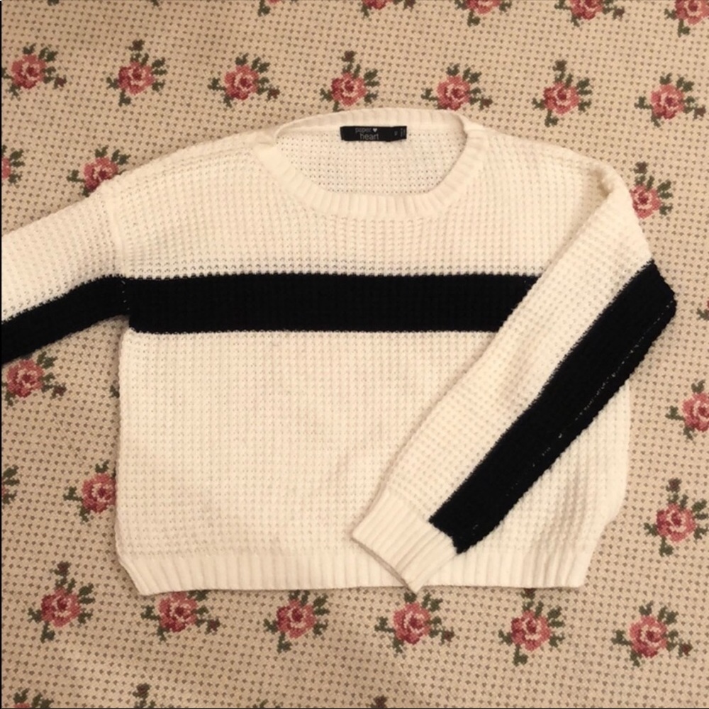 LF semi cropped body sweater